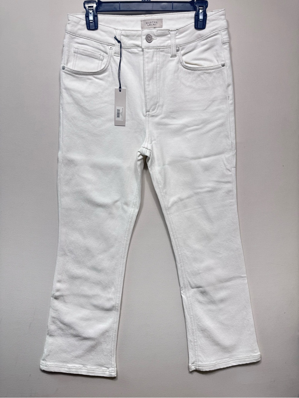 Martha Stewart Mid Rise Cropped Flare Jeans
Vanilla Bean
SIZE 10 NWT